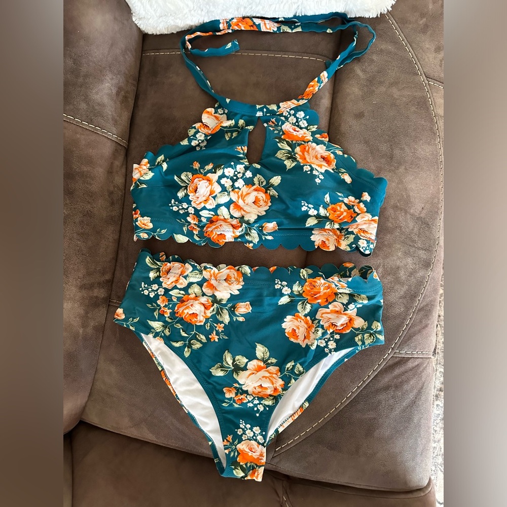 Cupshe halter top bikini